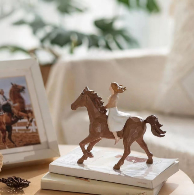 Statuetta in Resina Stile Inta - Home Office Room Inspiration recensione e prezzo